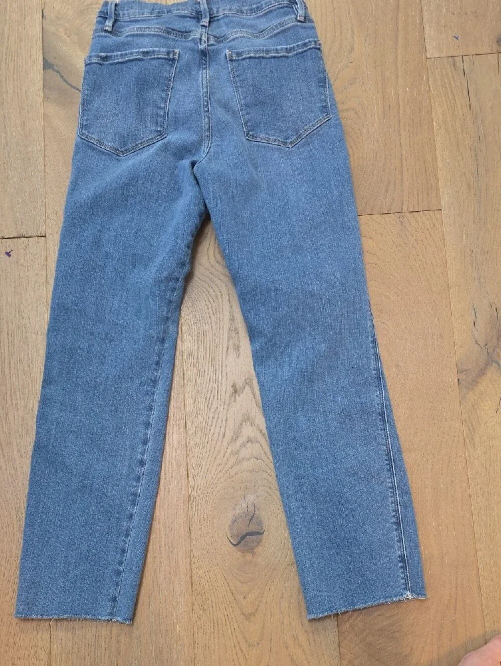Frame Denim Cropped Straight Jeans in Light Blue Wash